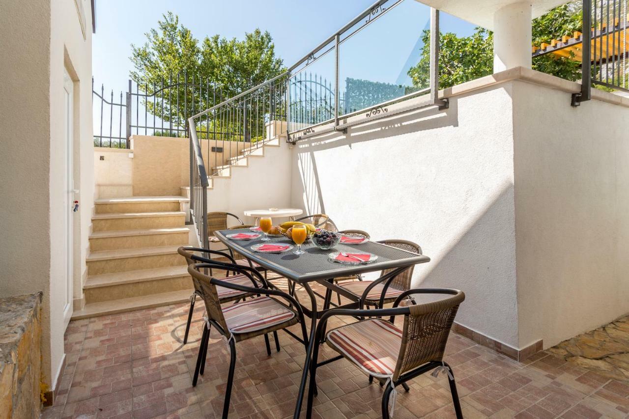 Ferienwohnung House Luce With Pool Čisla Exterior foto
